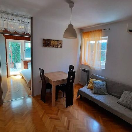 Cozy Apartment Alma, Two Steps From The Sea Medulin Exteriör bild