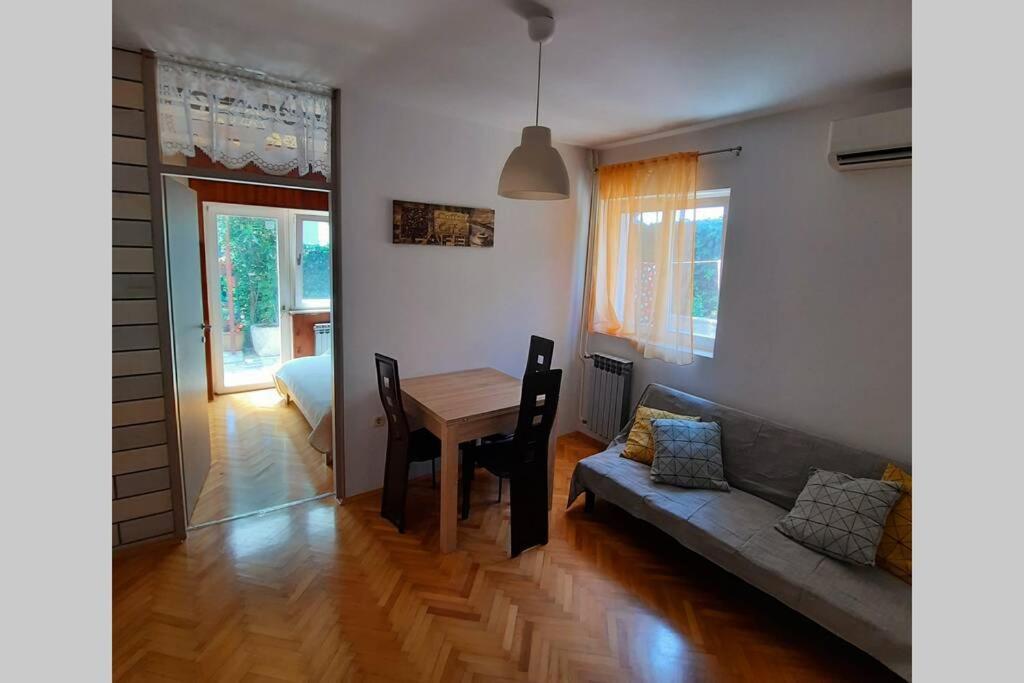 Cozy Apartment Alma, Two Steps From The Sea Medulin Exteriör bild