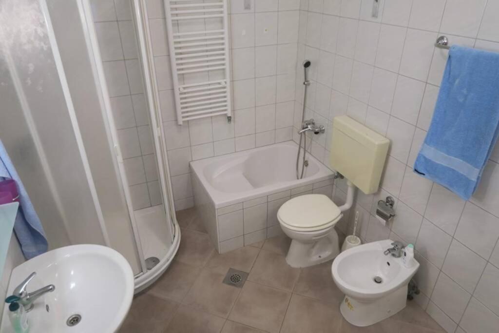 Cozy Apartment Alma, Two Steps From The Sea Medulin Exteriör bild
